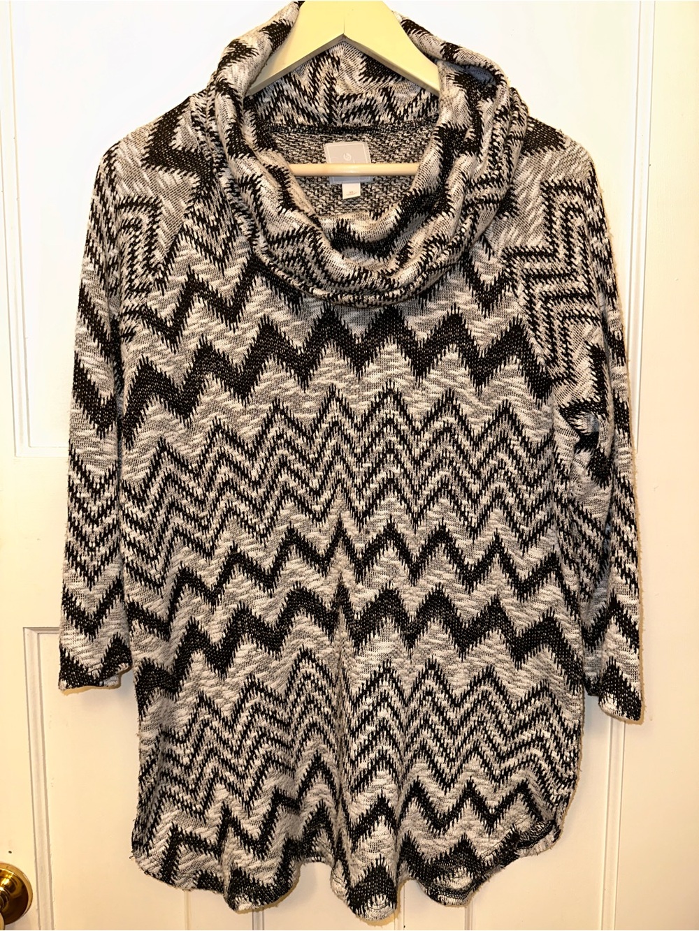 ⭐️ Sunday XL Chevron Cowl Neck Sweater - Black & Cream